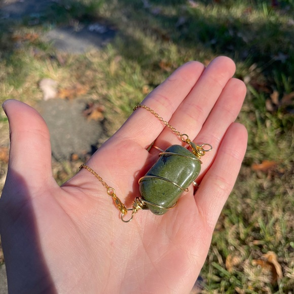 Epidote necklace - Picture 3 of 3